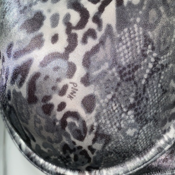 PINK VS Heartbreaker Plunge Push Up Bra - Picture 5 of 8